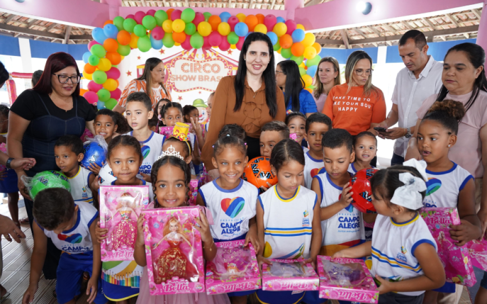Prefeitura de Campo Alegre iniciou a distribuição de 2.500 brinquedos para os alunos da rede Municipal 