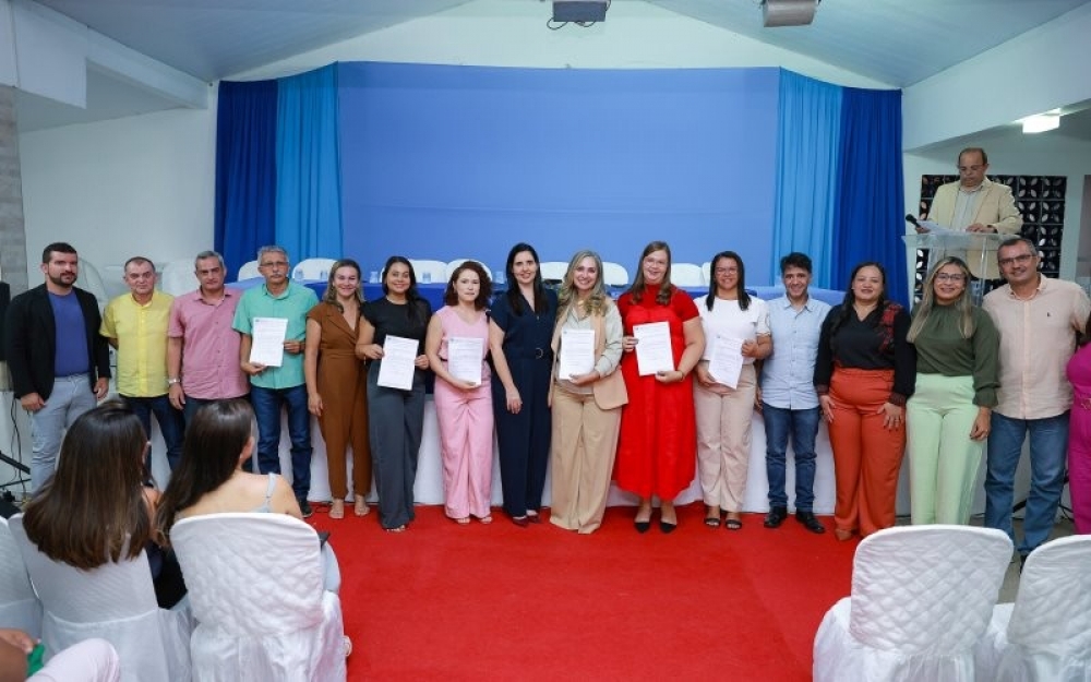 Prefeita Pauline Pereira empossou os novos gestores e coordenadores das Instituições de Ensino da Rede Municipal 