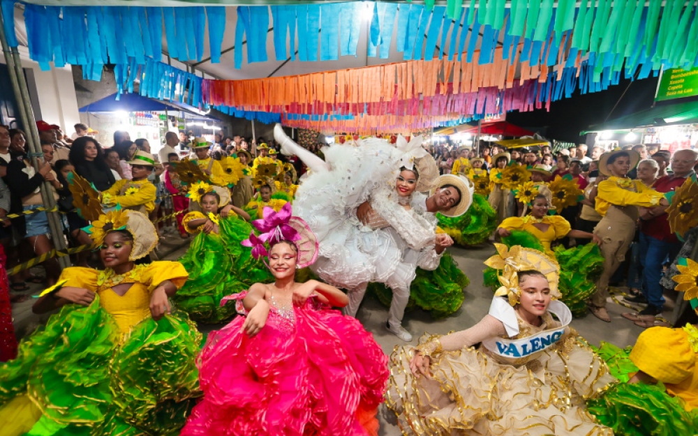 Apresentações de quadrilhas e shows de forró no Bairro Pimenteira marcam a abertura da Caravana do Forró 2025