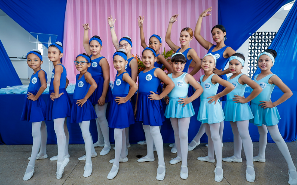 Entrega de fardamentos do Balé Municipal Sonhos na Ponta do Pé marca momento especial para alunos e famílias