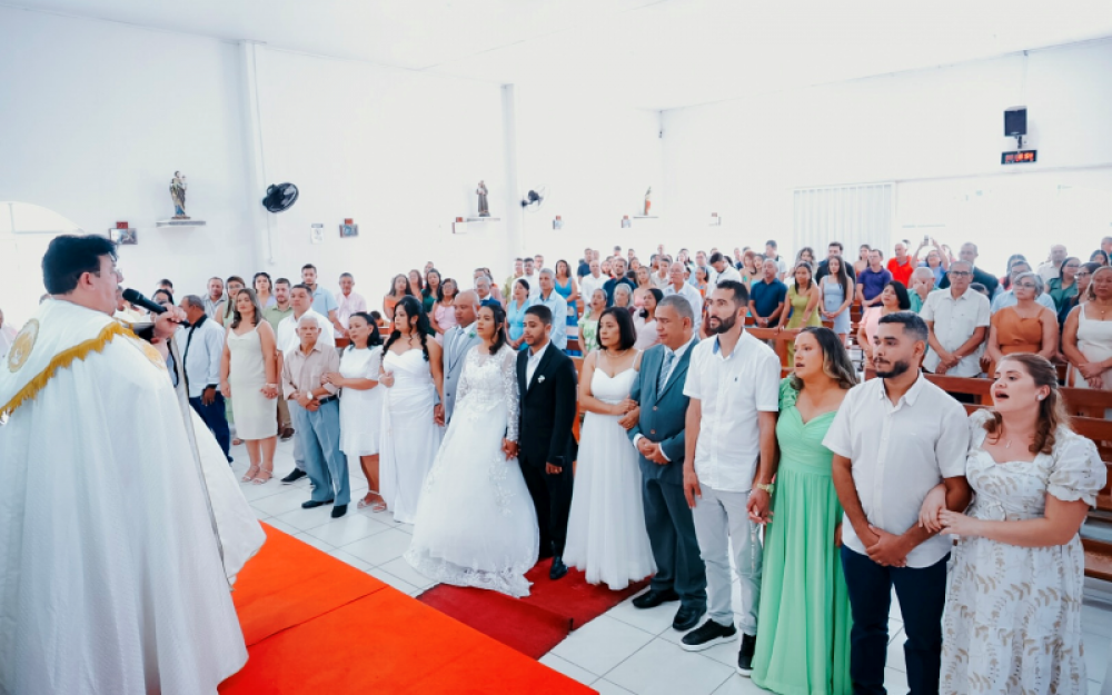 12 casais de Luziápolis celebram seus casamentos em Solenidade de Casamentos Coletivos