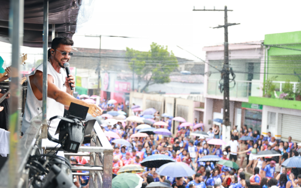 Banda Parangolé arrasta multidão em grande show fechando as festividades de 65 anos de Campo Alegre