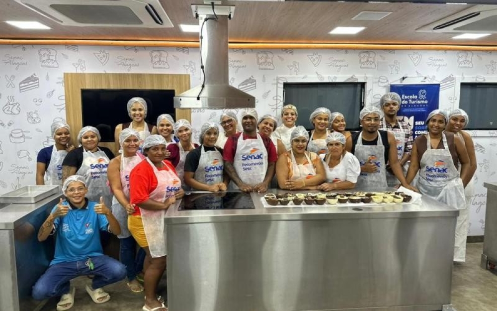 Oficinas de gastronomia ofertadas pela carreta do SENAC em Campo Alegre encerram após uma semana de sucesso