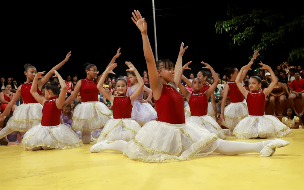 Lindas apresentações na primeira noite do Projeto Cultural EducArte encanta a comunidade de Luziápolis