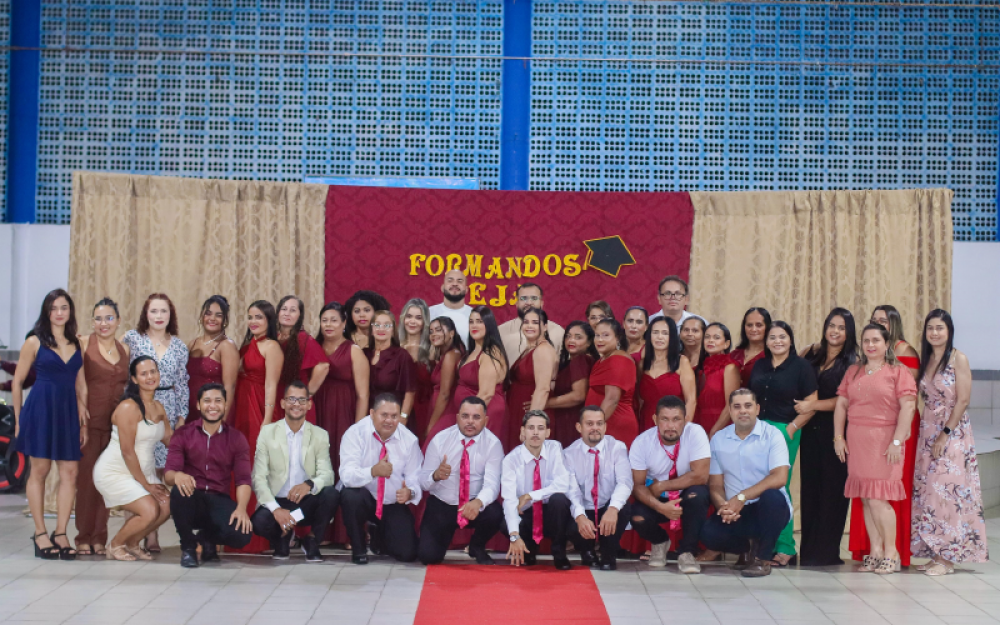 Escola Miguel Matias promove Festa de Formatura da 9ª fase da Estudantes da Educação de Jovens e Adultos 