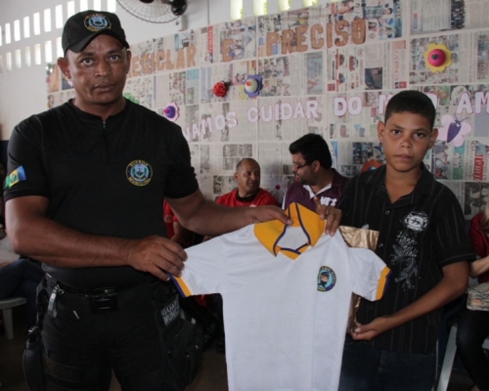 Prefeitura de Campo Alegre entregou fardamento para os alunos da Guarda Mirim