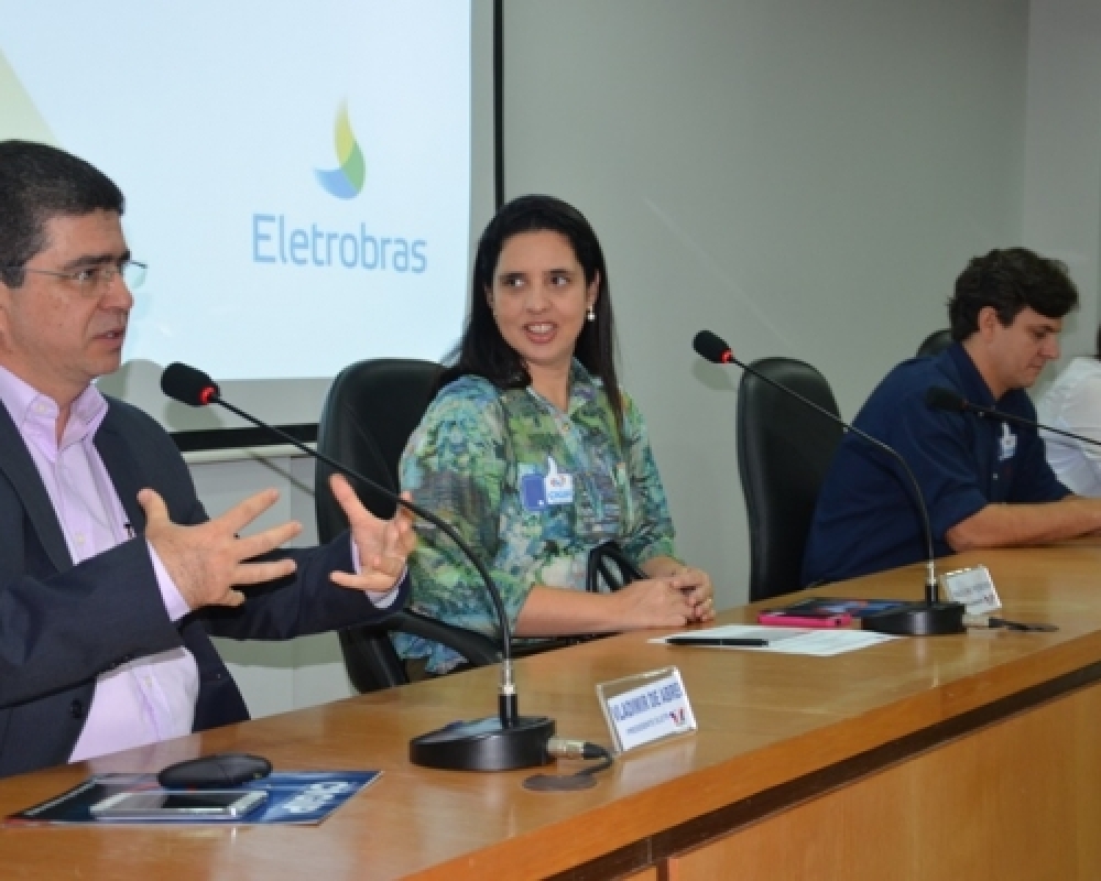 Prefeita Pauline Pereira participou de reunião com a Eletrobrás sobre o programa Tarifa Social