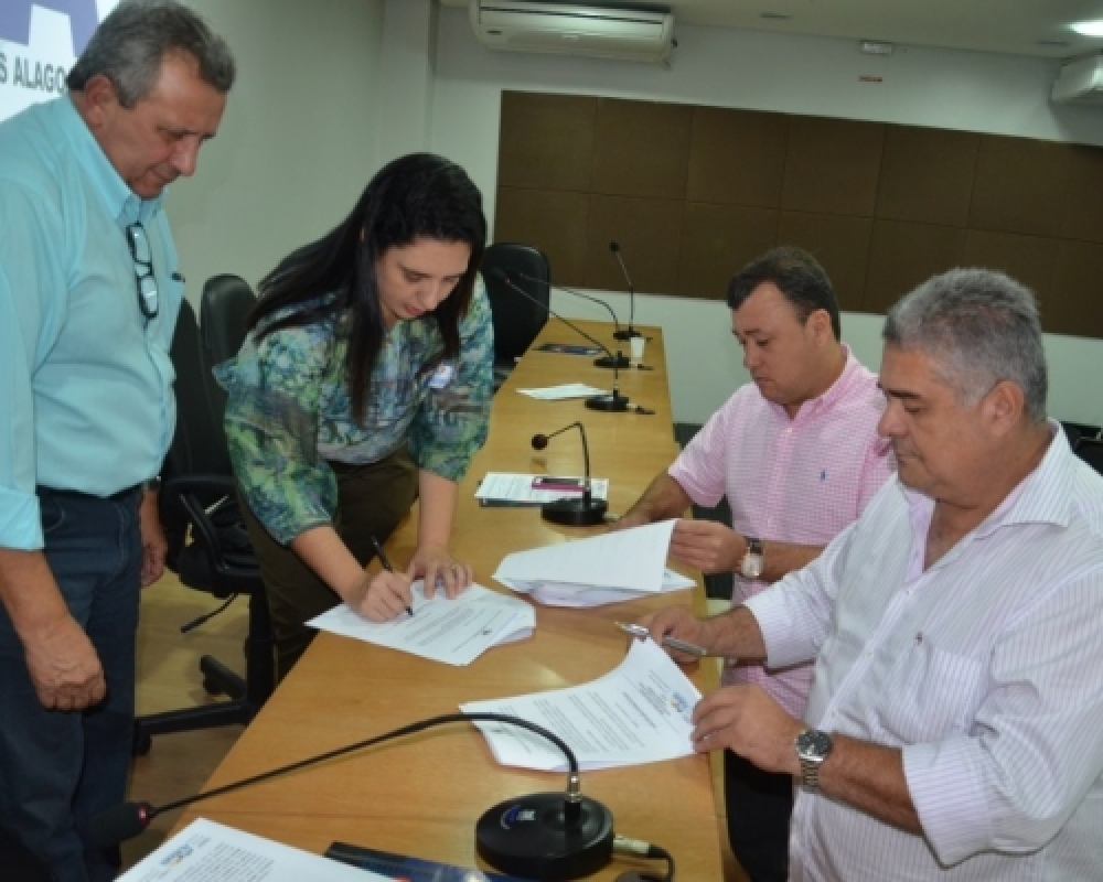 Municípios assinaram convênio de cooperação que trata da Inclusão Social de catadores de resíduos 