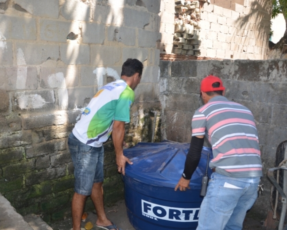 Prefeitura e SAAE colocam caixas d’água em residências no Povoado Pimenteira