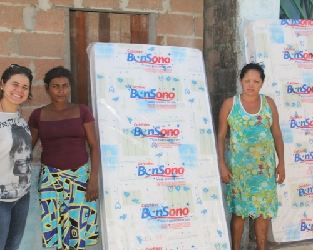 Prefeitura de Campo Alegre realiza distribuição de colchões e cestas básicas para várias mães 