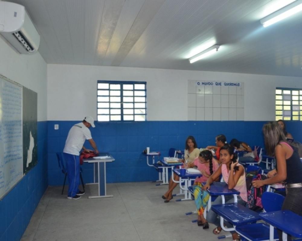 Prefeitura instalou ar condicionados na Escola João Fernandes Vieira no Povoado Chã da Imbira
