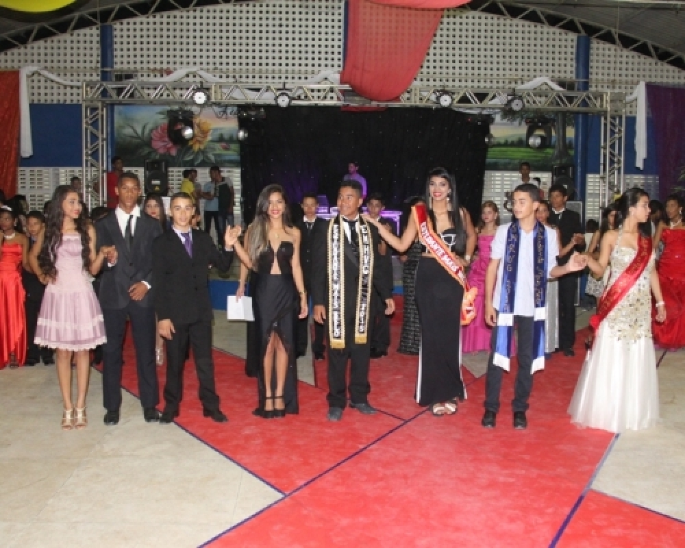Escola Hildebrando Guimarães realizou Baile do estudante e escolheu o mais belo casal do ano 