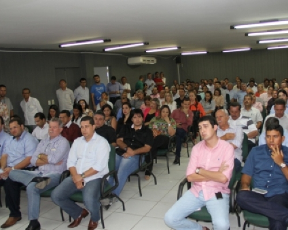 Prefeita Pauline Pereira participou de encontro que reuniu prefeitos alagoanos em Arapiraca 