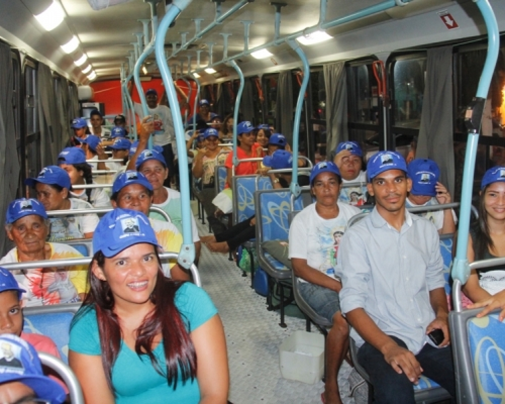 Romeiros de Campo Alegre devotos do Padre Cícero viajam em romaria para Juazeiro do Norte 