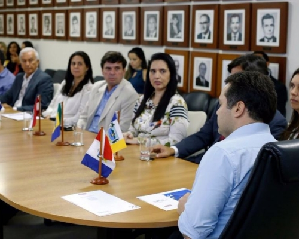 Prefeita Pauline Pereira participou de encontro com o governador sobre projeto sobre o IPVA