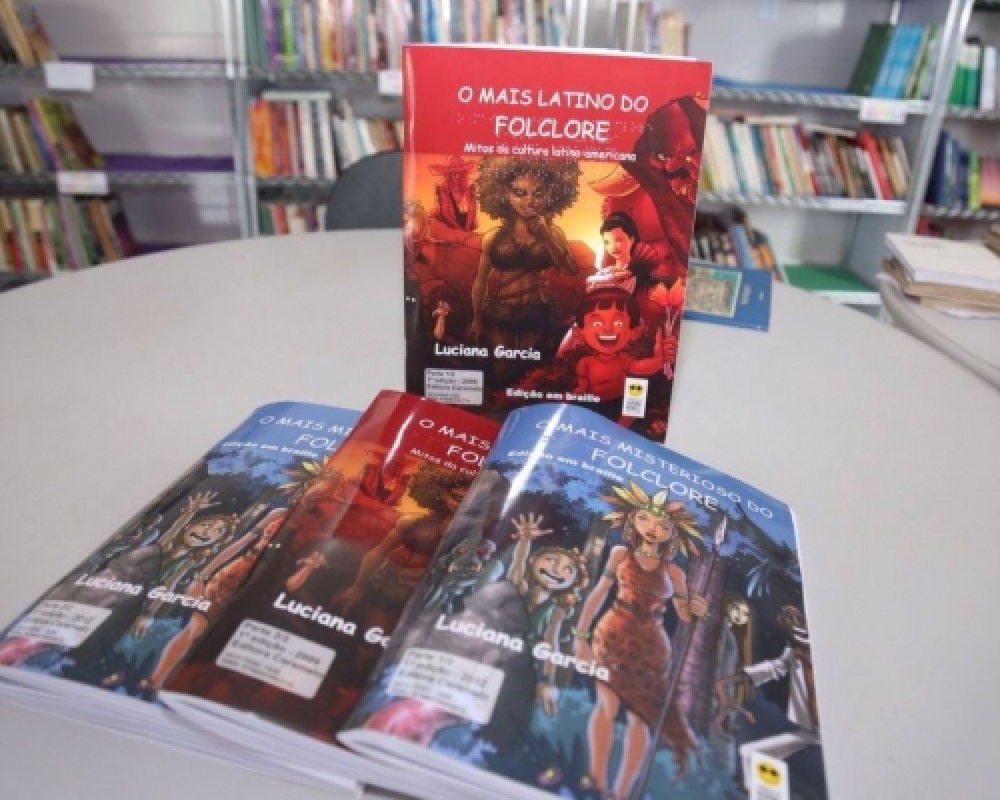 Biblioteca de Campo Alegre recebe doação de livros que enriquecem o acervo da instituição