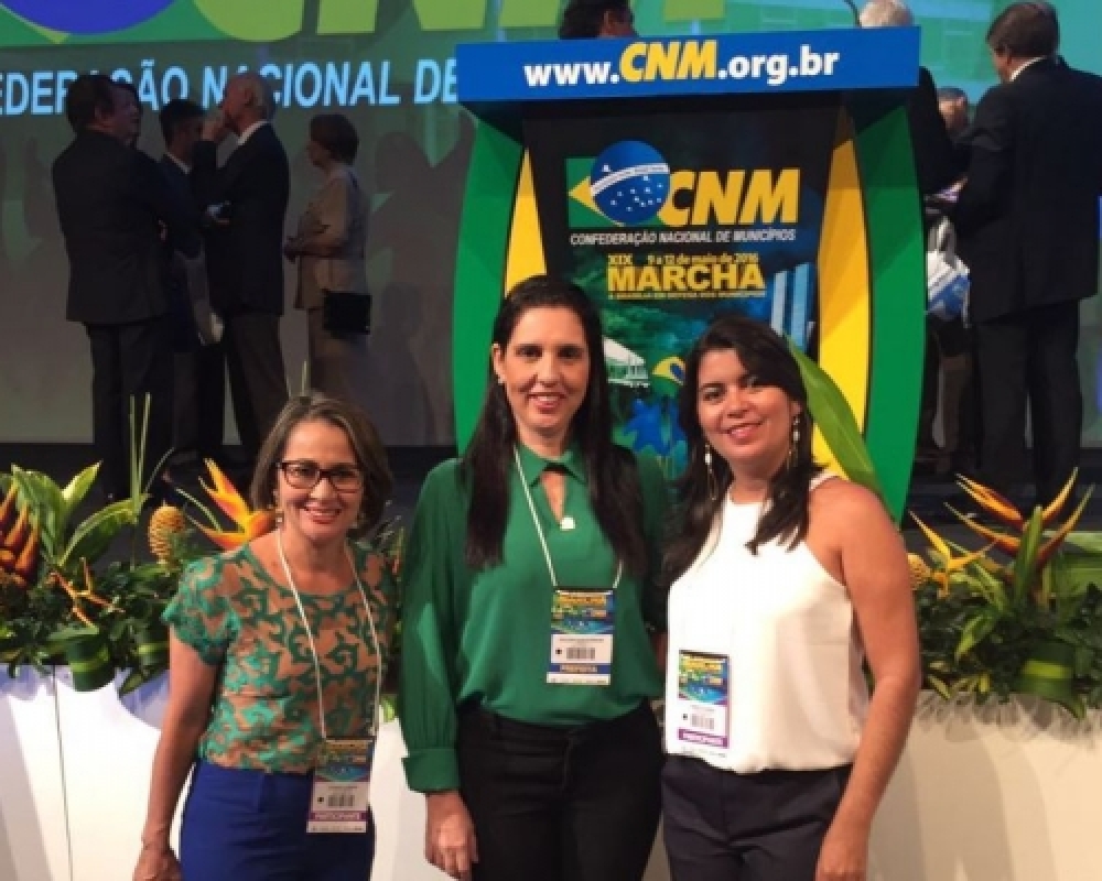 Prefeita Pauline Pereira participa da XIX Marcha em Defesa dos Municípios 