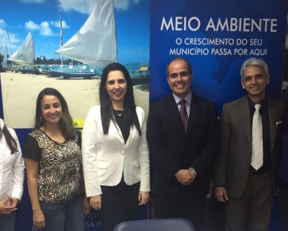 Prefeita busca junto a Superintendência da Caixa a possibilidade de mais moradias para Campo Alegre