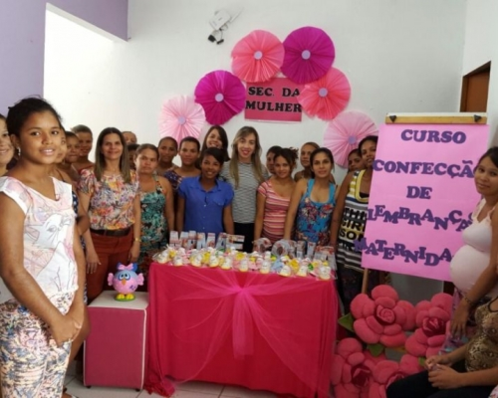 Gestantes do projeto Mamãe Coruja participaram do primeiro curso de lembranças maternidade