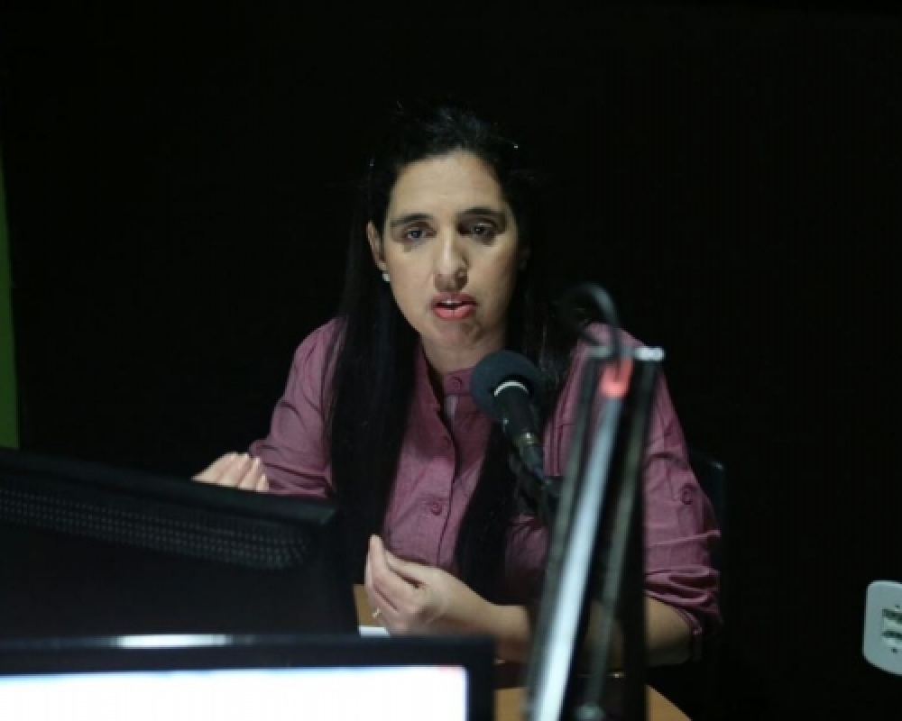 No rádio prefeita Pauline parabenizou os servidores públicos pelo seu dia