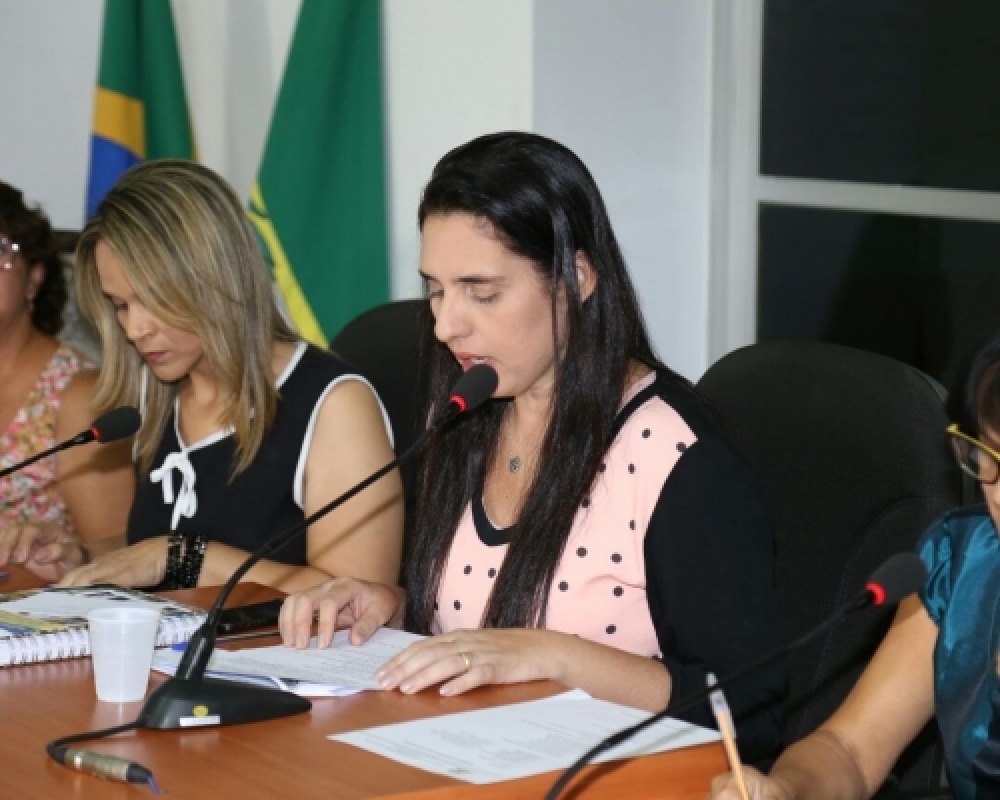 Prefeita empossa Comitê Municipal Intersetorial das políticas públicos para a primeira infância 