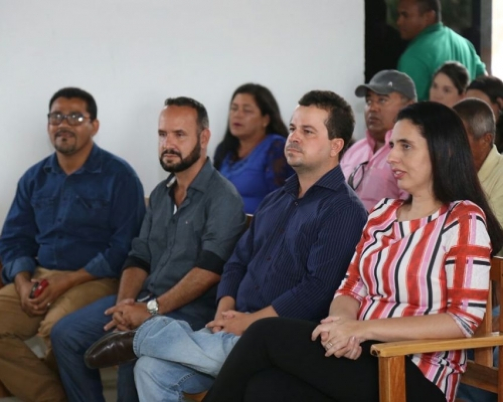 Prefeita, vice-prefeito e vereadores participam de inauguração da sede própria da Comunidade Gênesis