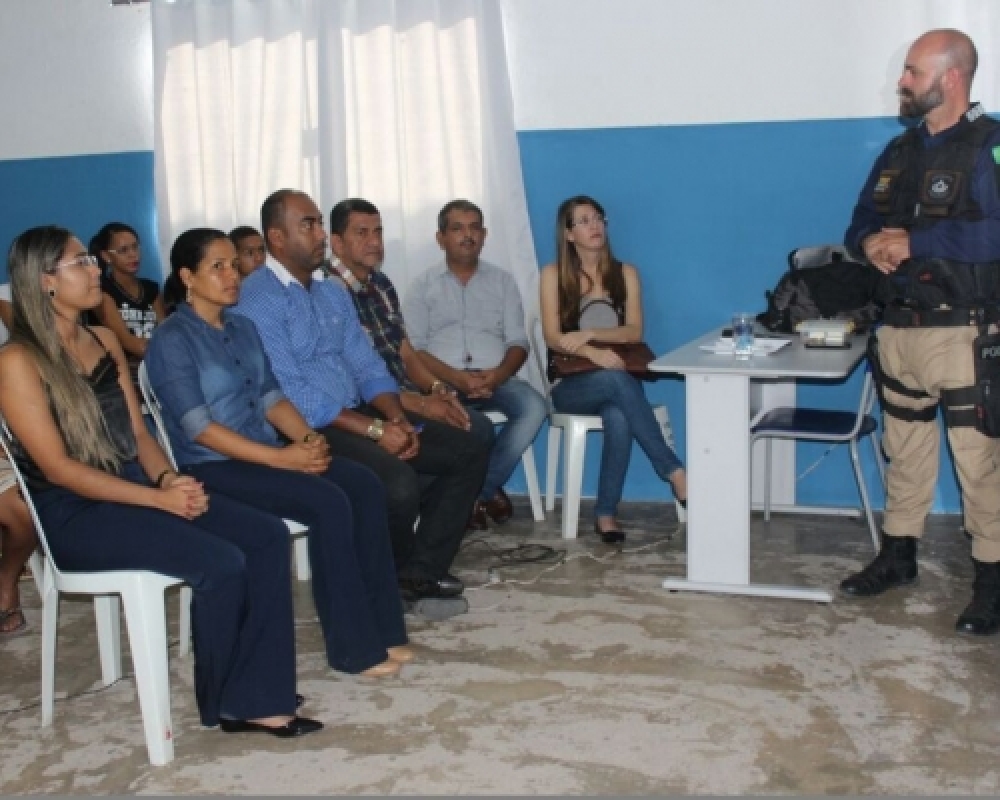 Alunos da Escola Pedro de Oliveira participaram de Oficinas do projeto Educando para a Paz