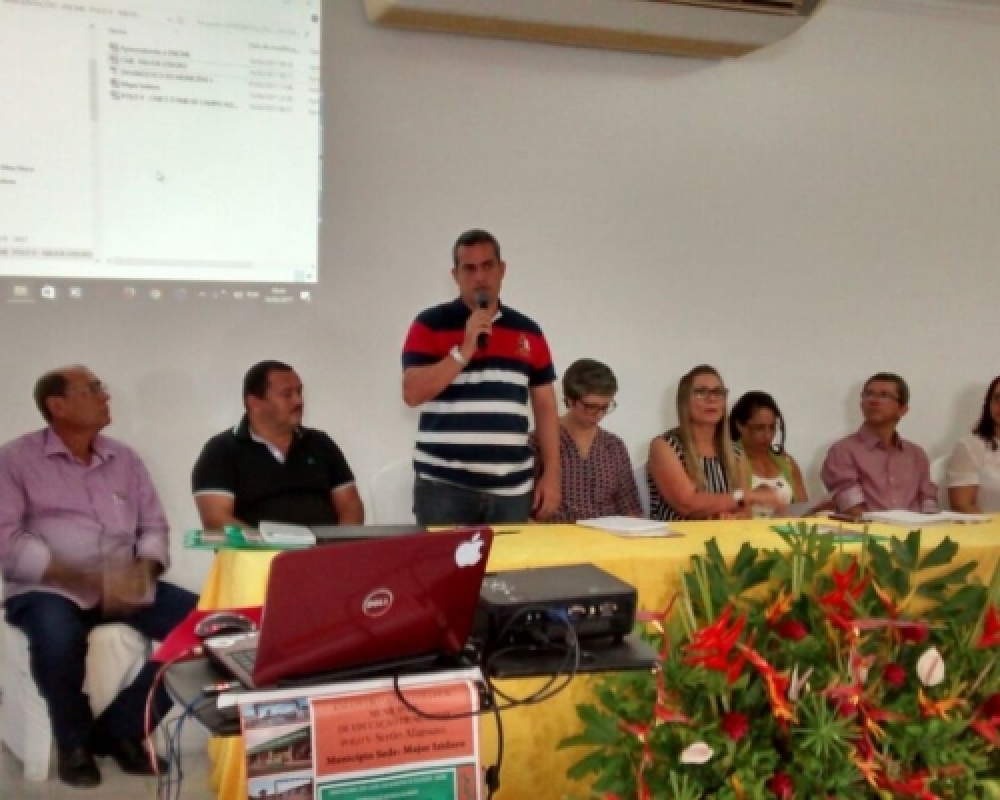 Conselheiros de Educação de Campo Alegre participam de Encontro da UNCME em Major Isidoro 