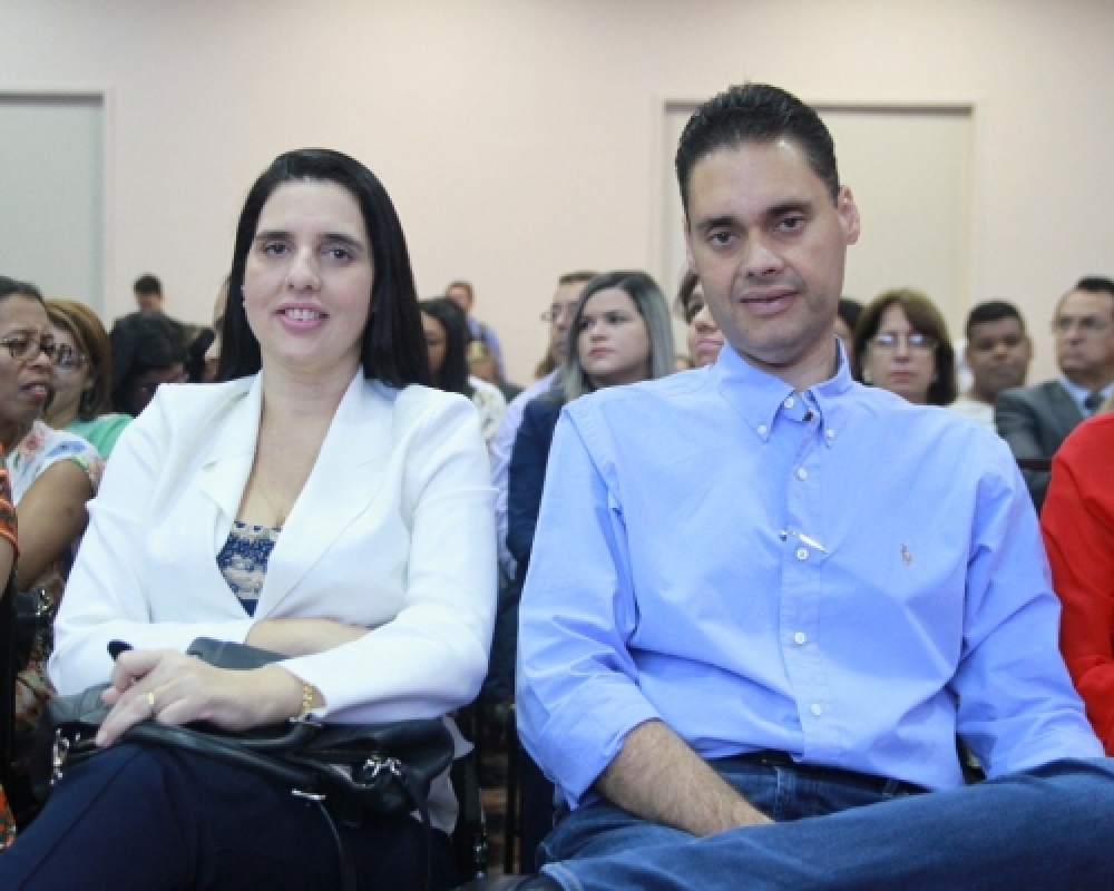 Prefeita Pauline Pereira e secretários participaram do lançamento do programa “Criança Feliz” 