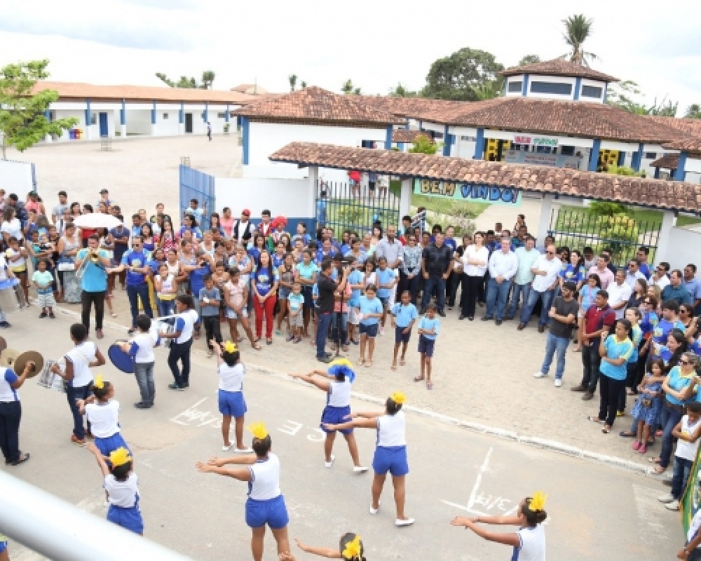Programa Prefeitura e Você na Comunidade levou vários serviços a população do Povoado Chã da Imbira