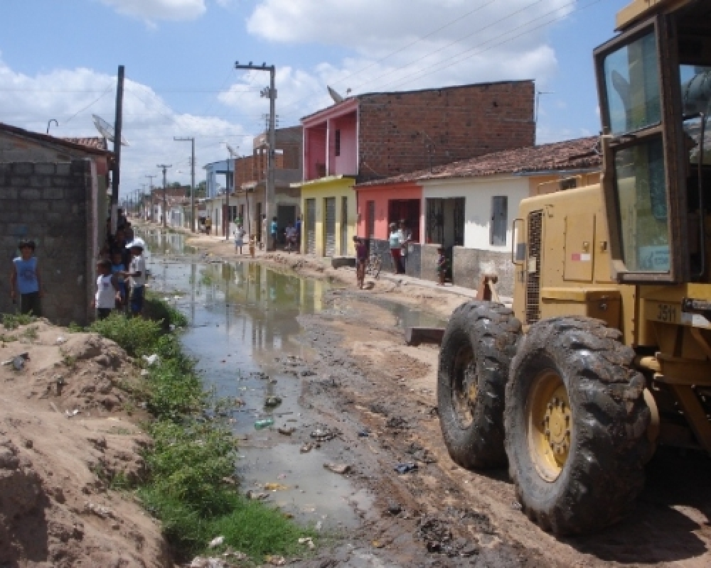 Prefeitura inicia obra de drenagem na Rua Fernando Coutinho em Luziápolis
