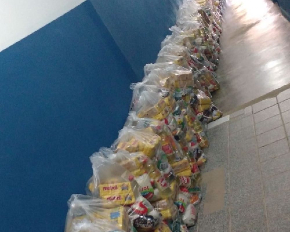 Prefeitura realiza distribuição de 200 cestas básicas no distrito de Luziápolis