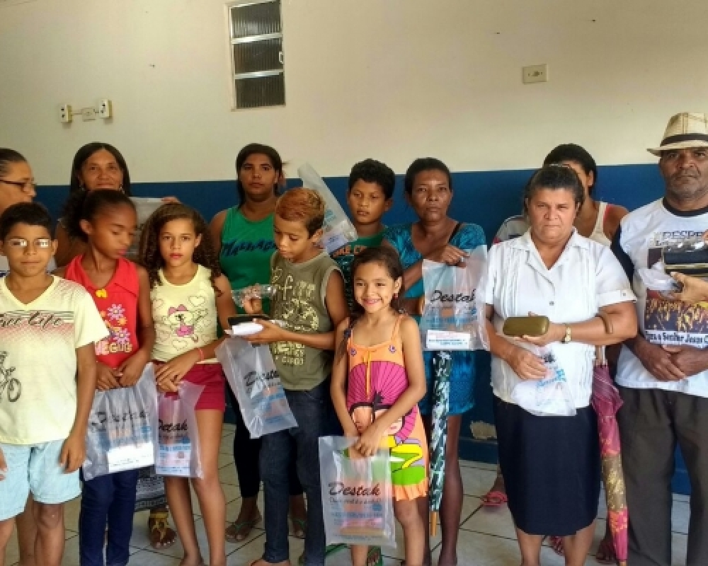 Prefeitura realiza entrega de óculos a estudantes do Distrito Luziápolis