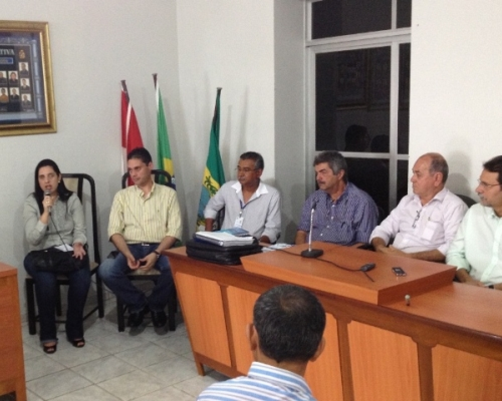 Casal e Prefeitura de Campo Alegre debatem melhorias no abastecimento de água do município