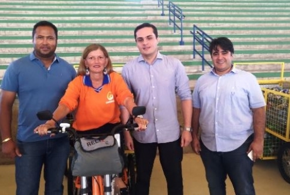  Cooperativa dos catadores de materiais recicláveis de Campo Alegre recebeu bicicletas coletoras 