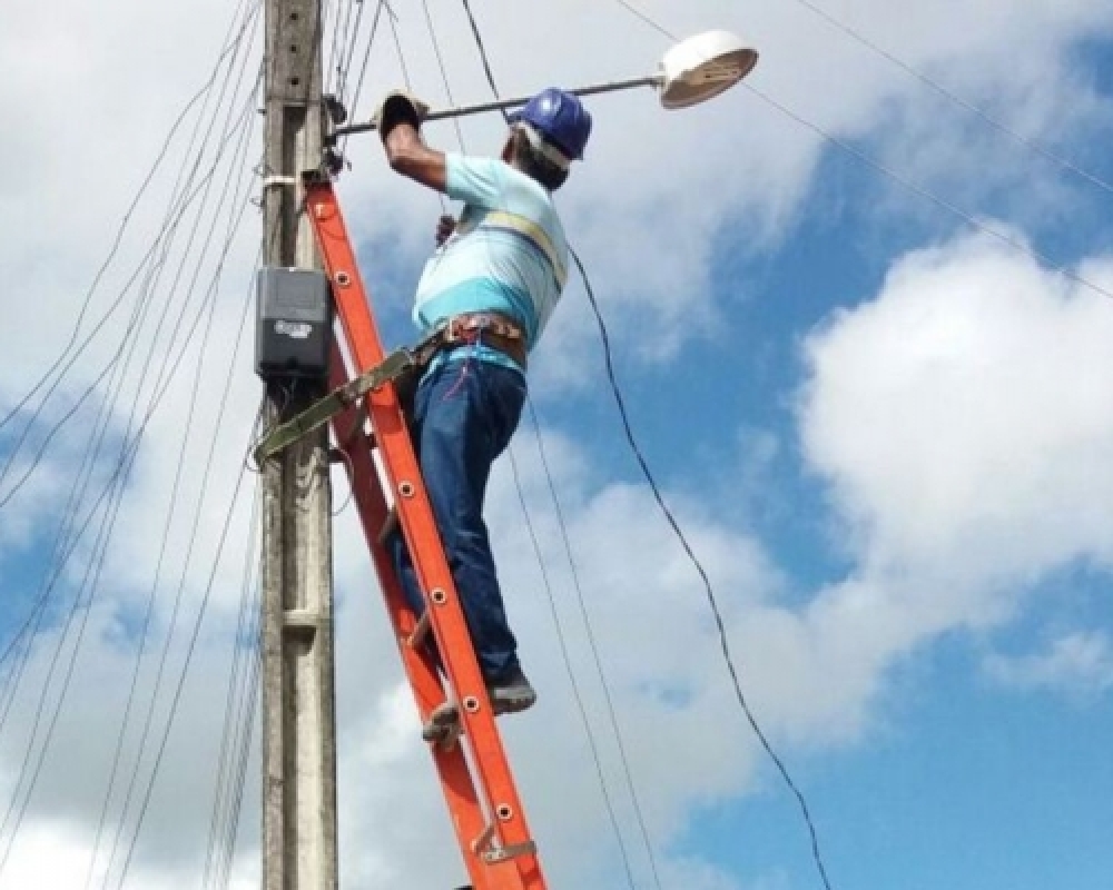Prefeitura de Campo Alegre realiza reposição de lâmpadas e manutenção de iluminação pública