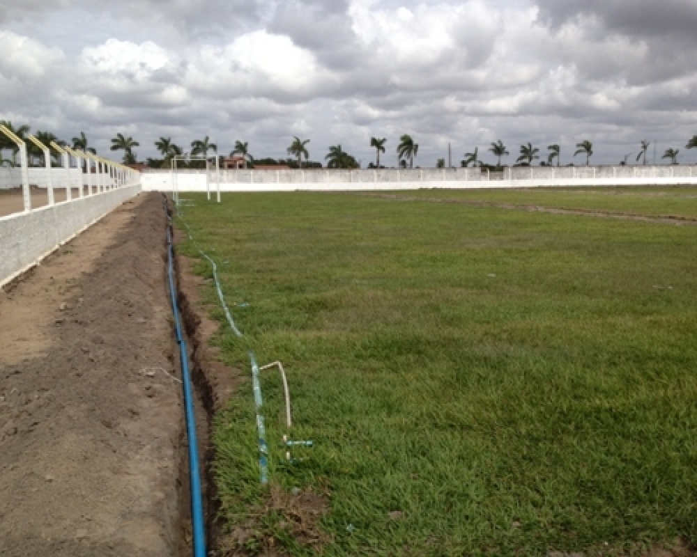Estádio Municipal de Campo Alegre recebe sistema de irrigação automático