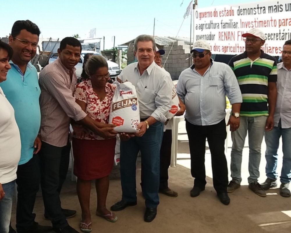 Assentamentos em Campo Alegre recebem sementes do governo de Alagoas