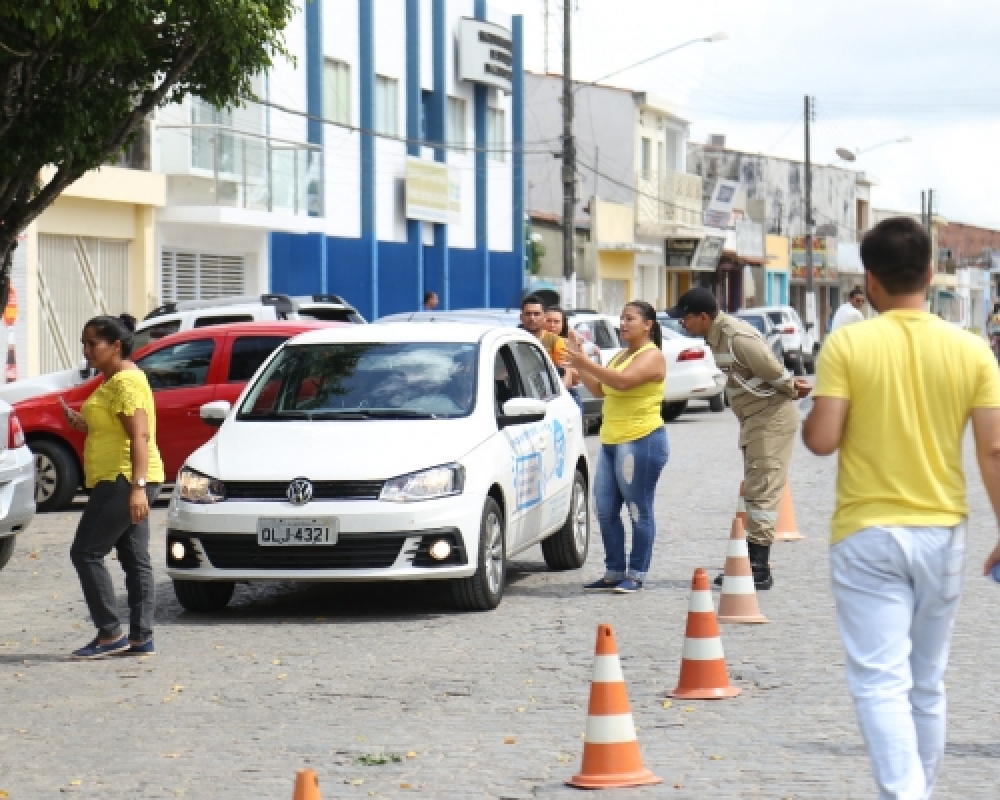 Maio Amarelo: Secretarias municipais realizaram uma Blitz Educativa no centro de Campo Alegre 
