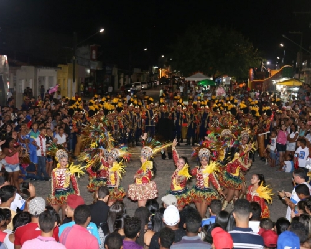 Escolas municipais dão show no Desfile em comemoração aos 57 anos de Emancipação de Campo Alegre