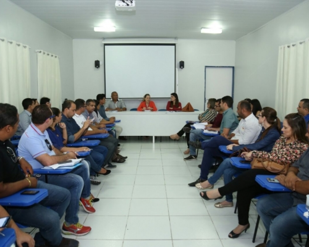 Secretaria de Indústria e Comércio e Sebrae realizaram encontro sobre compras governamentais