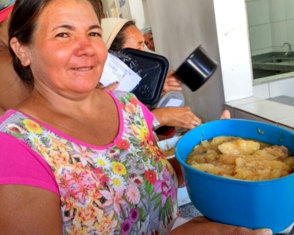 Cardápio especial: Beneficiários do Complexo Nutricional da sede e Luziápolis recebem prato especial