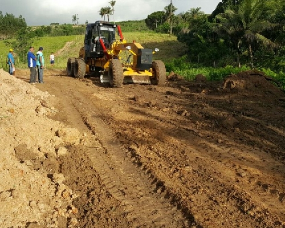Secretaria de Infraestrutura realiza recuperação de estradas e pintura das lombadas da AL 220 
