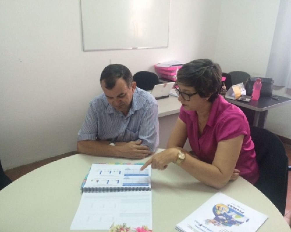 Secretária de educação entregou indicadores de fluxo ao Conselho Municipal de Educação