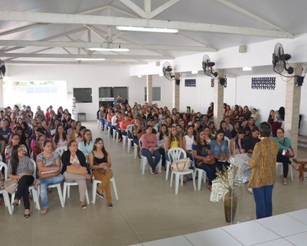 Educadores participaram de palestra sobre atos lúdicos, rotinas e culturas infantis