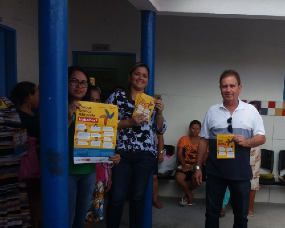 Equipe do CREAS realizou palestra e panfletagem no programa Bolsa Família em Luziápolis 