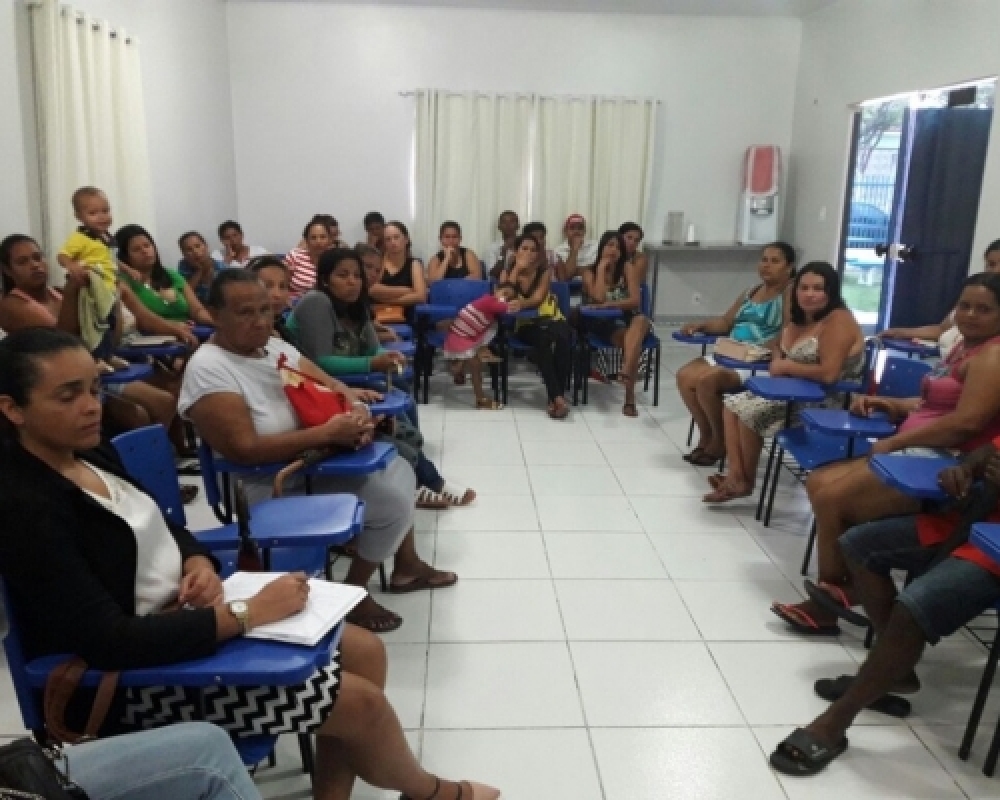 Em palestra pais de alunos da Escola Zenóbia Ferreira conheceram benefícios dos programas sociais