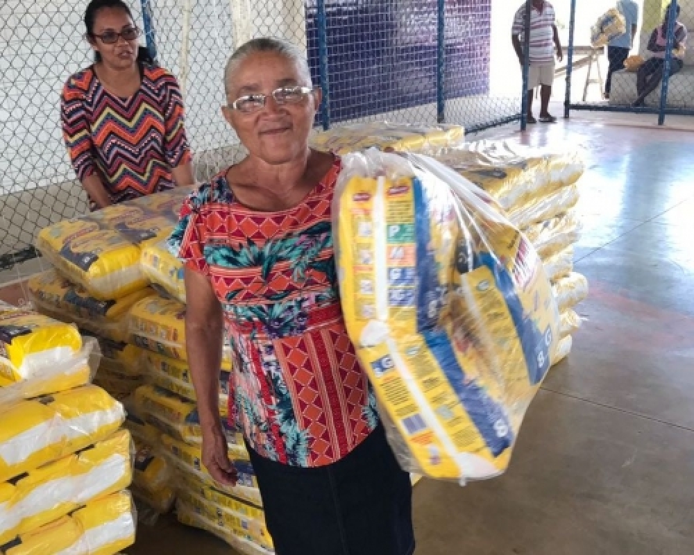 Cuidado com as pessoas: Secretaria de Saúde realiza mais uma entrega de fraldas geriátricas 