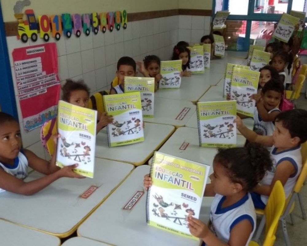 Secretaria de educação entrega módulos de atividades para as crianças da educação infantil