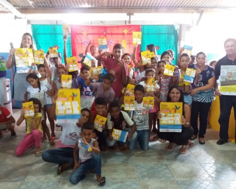 CREAS realizou palestra e panfletagem sobre a campanha de erradicação do trabalho infantil